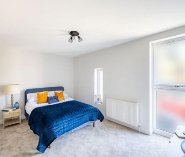 4 bedroom semi-detached house to rent - Photo 4