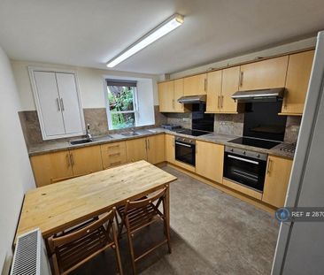 1 bedroom in a flat share to rent - Photo 3