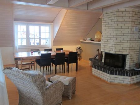 Lots of charm and lake views - Photo 3