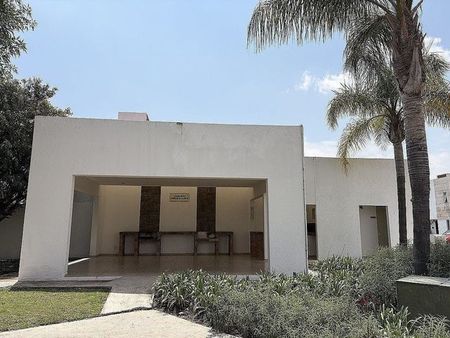 Casa en renta amueblada en Juriquilla santa fe 3 rec y sala de tv. - Photo 3