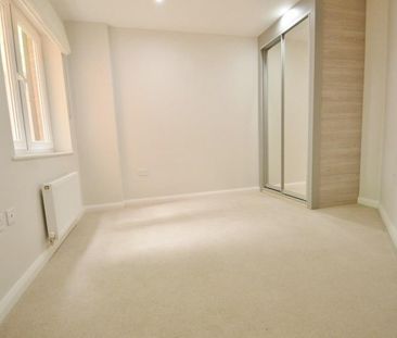 61 Chalvey Road East, Slough, Berkshire,SL1 - Photo 3