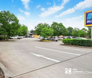 Smack Bang in the centre of Town! 3 Bedroom Unit - Photo 5