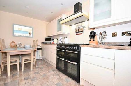 Bright & Modern 3 Bedroom Mid Terraced House for Rent in Nutbourne Nr Emsworth - Photo 3