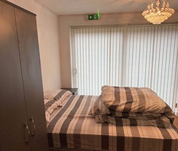 Room in a Shared House, Wheaton Vale, B20 - Photo 3