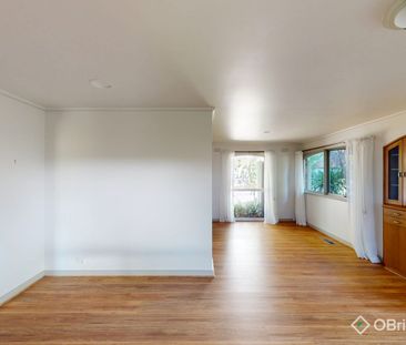 Ideally Located 5 Bedroom Double Storey Family Home!!!! - Photo 4