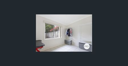 QUIET COURT LIVING! - Photo 2