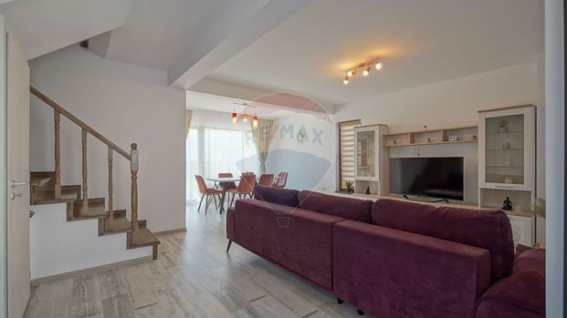 Casă / Vilă cu 4 camere de inchiriat - Fotografie 1