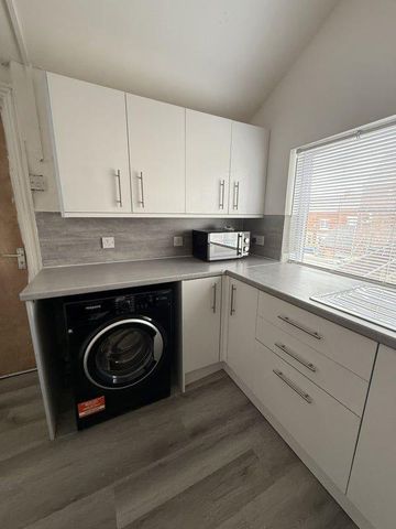 1 bedroom in a house share to rent - Photo 3