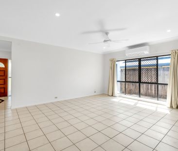 BRIGHT, SPACIOUS & EFFORTLESSLY COMFORTABLE LIVING IN MT SHERIDAN - Photo 3