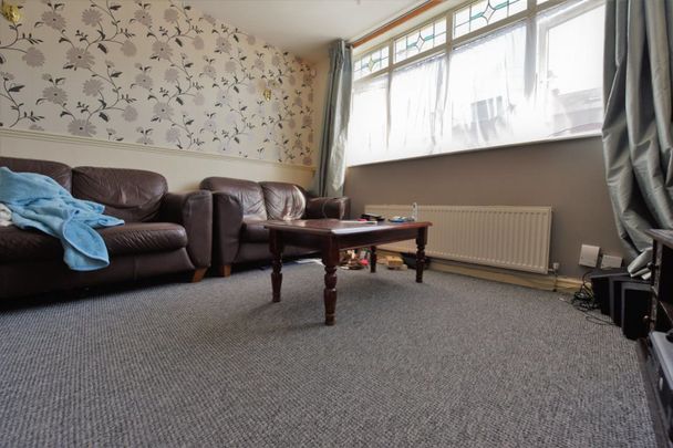 2 bedroom Flat in The Village Street, Leeds - Photo 1