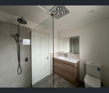 4/3 Creek Rd, Mitcham, Vic 3132 - Photo 2