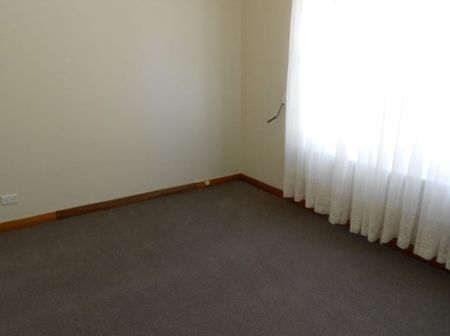 Lovely Three Bedroom Home! - Photo 3