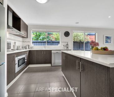 Spacious Family Home with Park Views & Prime Location! - Photo 4