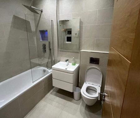 3 bedroom apartment to rent - Photo 2