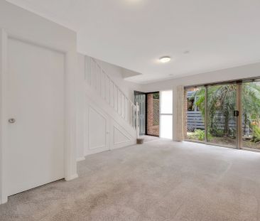 Neat and tidy townhouse - Photo 1