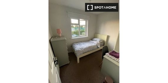 Light room in shared apartment in Artane, Dublin - Photo 2