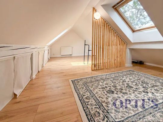 Horoměřice, ul. Politických vězňů, nadstandardní mezonetový byt 3 + k.k. + pracovna, 78 m - Fotografie 1
