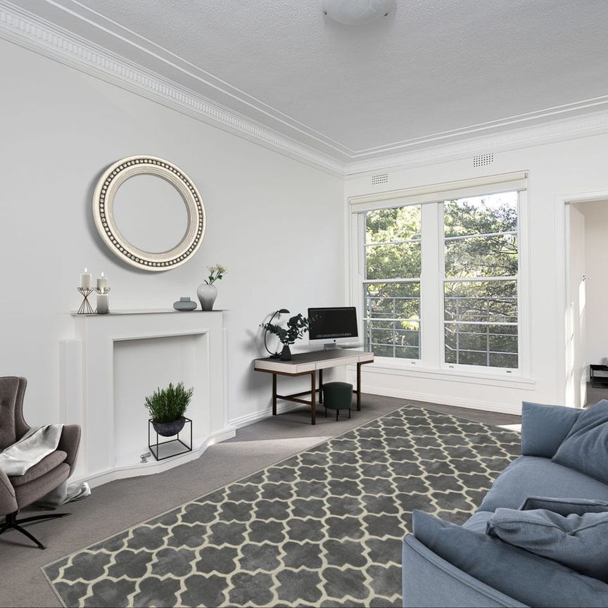 STUNNING 2 BEDROOM PLUS STUDY SUN-DRENCHED ART-DECO APARTMENT - Photo 1