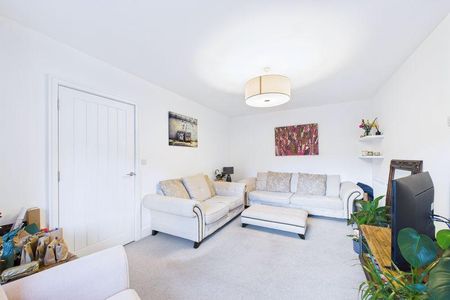 3 bedroom detached house to rent - Photo 2