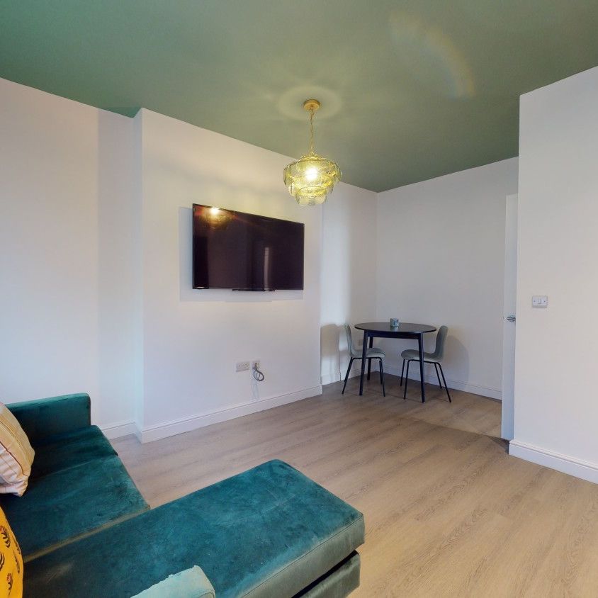 65 Forest Road Flat 4 - Photo 1
