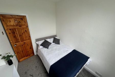 Graham Grove - x 2 BEDROOMS AVAILABLE NOW, - Photo 2