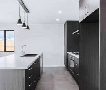 Brand New Four Bedroom - Low Maintenance - High Comfort - Photo 2