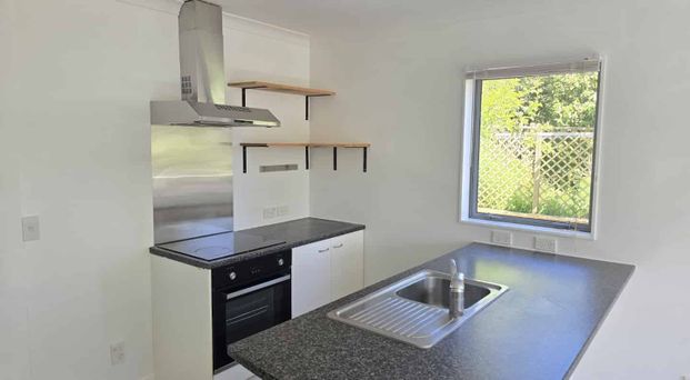 TIDY ONE BEDROOM IN FAB LOCATION: - Photo 1