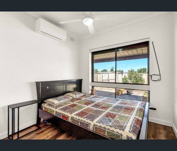 Hi, I'm low maintenance living with storage, solar & style - Photo 3