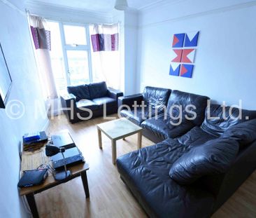 5 Bedroom Mid Terraced House for rent in Manor Drive - Photo 2