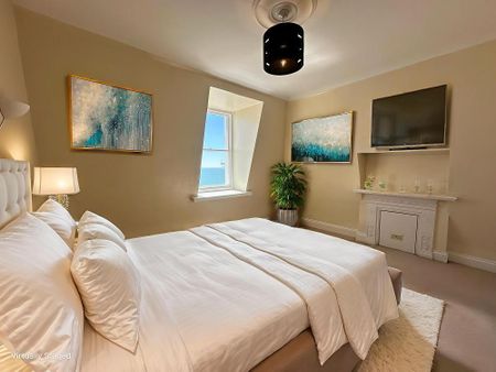 3 bedroom flat to rent - Photo 4