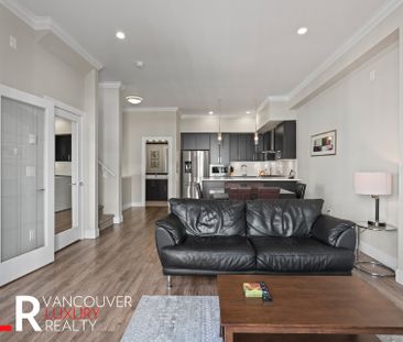 Townhouse in Surrey, BC - Photo 4