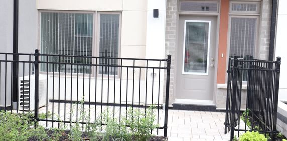 For Lease - 40 Orchid Place Drive Unit# 28, Toronto, Ontario - Photo 2