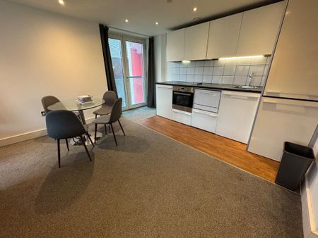 2 bedroom flat to rent - Photo 4