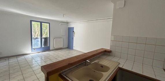 Location Appartement 3 pièces 46m² CARPENTRAS 84200 - Photo 2