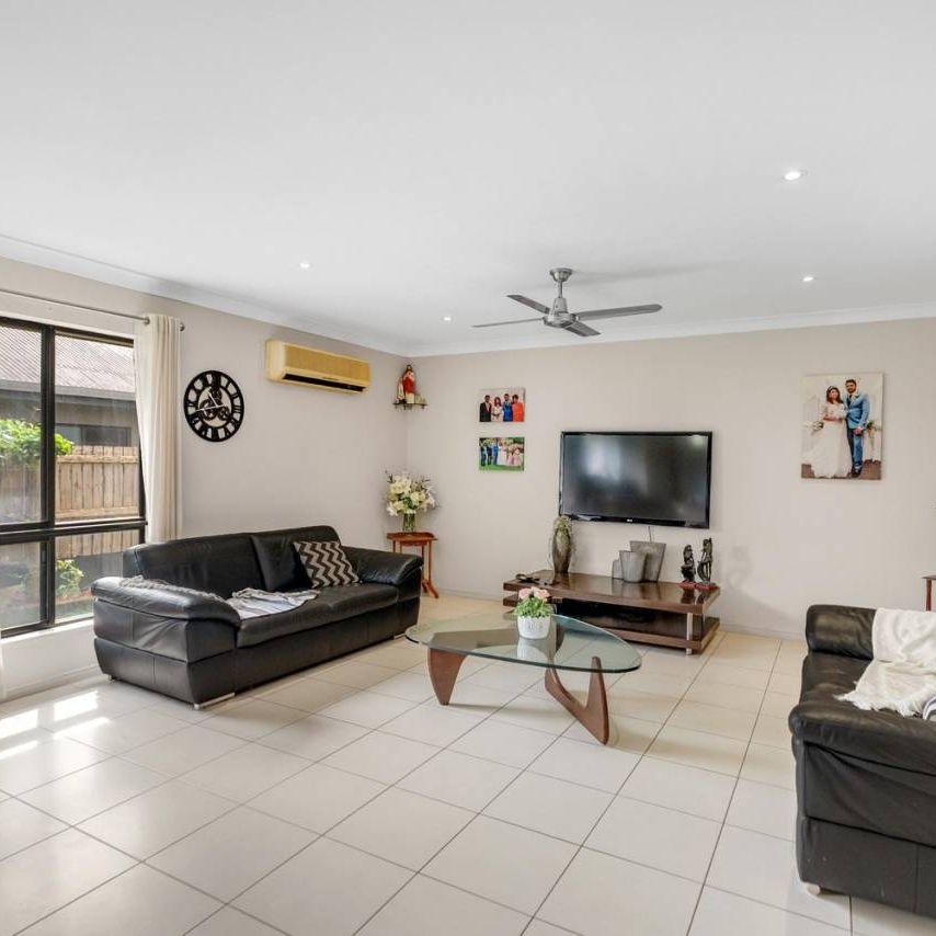 SENSATIONAL LIVING SPACE....SIZE & QUALITY - Photo 1