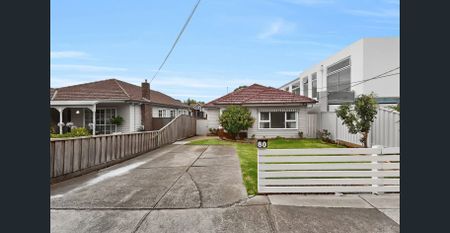 Spacious Two Bedroom Home in Prime Essendon Pocket - Photo 2