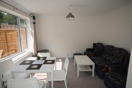 4 bedroom detached house to rent - Photo 4