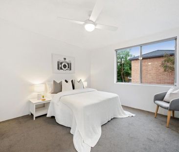 Stylish Apartment with Balcony and Pool Views - Photo 5