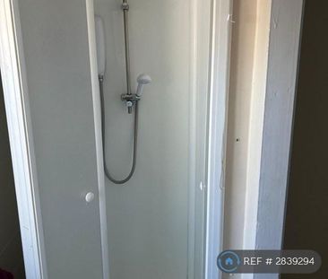 2 bedroom semi-detached house to rent - Photo 4