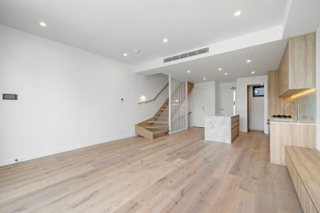 Luxury 3-Storey Townhouse in the Heart of McKinnon Secondary College Zone - Photo 2