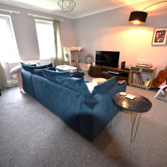 2 bedroom Flat in Flat 6, Leeds - Photo 1