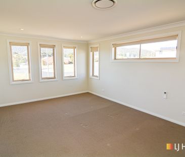 SUBSTANTIAL FAMILY HOME - Photo 5