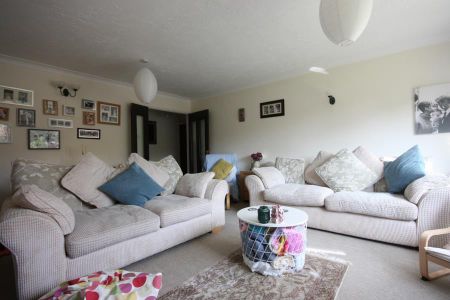 Upper Edgeborough Road, Guildford, Surrey, GU1 - Photo 2