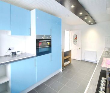 3 bedroom semi-detached house to rent - Photo 4