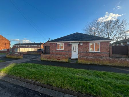 2 bedroom Detached Bungalow to let - Photo 2