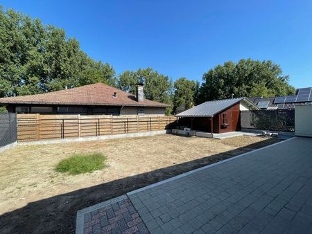 BAMBRUGGE - Prachtig gerenoveerde HoB op rustige locatie. - Photo 2