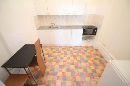 Madeley Road, London - Photo 5