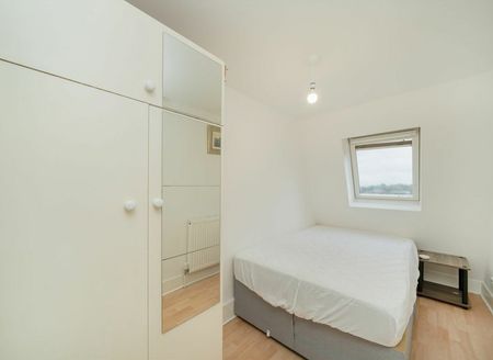 Colney Hatch Lane - Photo 4