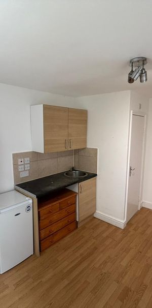 Studio Flat, Gloucester Road, N17 - Photo 1