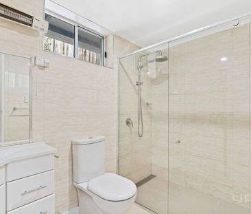 Spacious Family Living Just Moments from the Foreshore - Photo 4